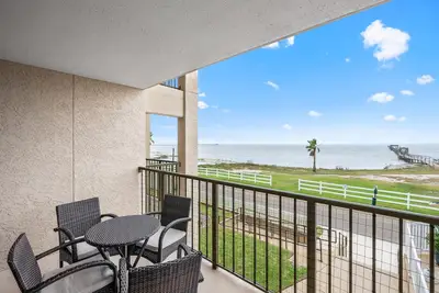Image de La La's | Pet Friendly, Pool + Hot Tub Access!