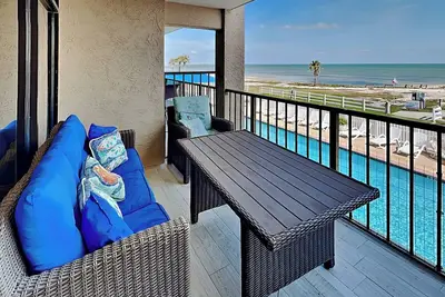 Image de Mustang Isle | Waterfront Views, Pool, Hot Tub