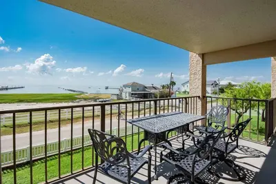 Image de Cool Runnings | Water Views + Access to Hot Tub!