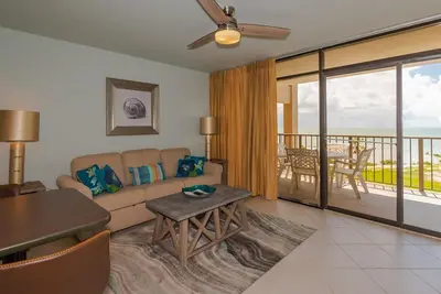 Image de Tradewinds | Hot Tub, Pool, Bay Views!