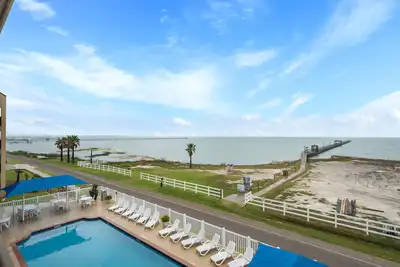 Image de Heavenly Hill | Pet Friendly, Private Balcony!