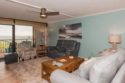 Image de Turtle Cove | Balcony Views, Pool + Hot Tub Access