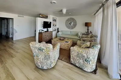 Image de The Royal Reef | Pet Friendly, Bay Views + Pool!