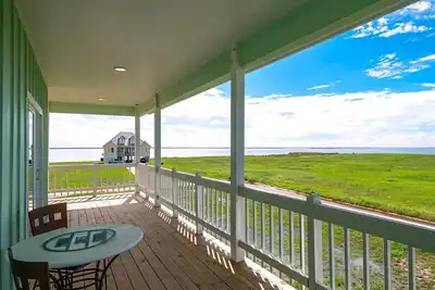 Image de Lucky13 | Wraparound Balcony + Overlooks Bay!