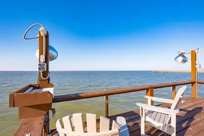 Image de Pelican Point | Pet Friendly, Bay View + Pier!