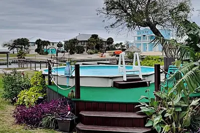 Image de Rockport Retreat | Pet Friendly, Canal Views, Pool