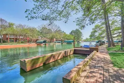 Image de LakeFront, Kayaks, Grill, Boat Dock, Deck, Netflix