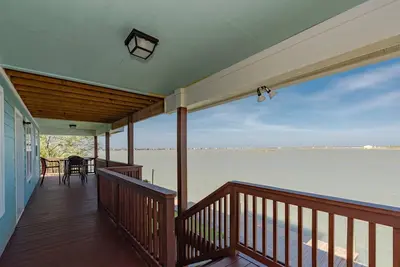 Image de Waterfront Escape | Lighted Boat + Fishing Dock!