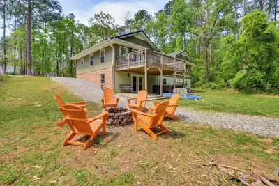 Image de Waterfront Townville Home w/ Hot Tub + Dock!