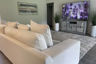 Image de Joyful 4 bed 2 bath home in the beautiful Port St. Lucie