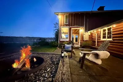 Image de Waterfront cabin with hot tub, fire place