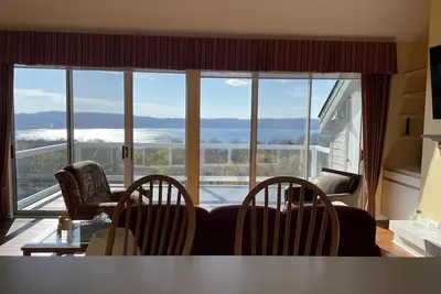 Image de Boyne City Condo with spectacular views of Lake Charlevoix