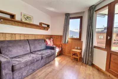 Image de 150m du centre station, 1er étage, balcon, casier à ski, 41m², La Tania