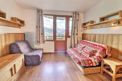 Image de 150m du centre station, 6ème étage, balcon, casier à ski, 31m², La Tania