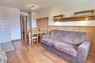 Image de 150m du centre station, 4ème étage, balcon, casier à ski, 31m², La Tania