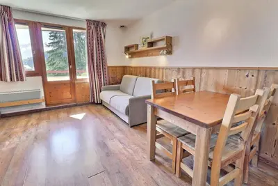 Image de 150m du centre station, 7ème étage, balcon, casier à ski, 31m², La Tania