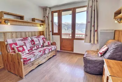 Image de 150m du centre station, 5ème étage, balcon, casier à ski, 31m², La Tania