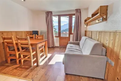 Image de 150m du centre station, 8ème étage, balcon, casier à ski, 27m², La Tania