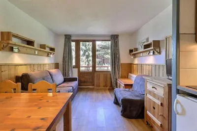 Image de 150m du centre station, 9ème étage, balcon, casier à ski, 31m², La Tania