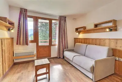 Image de 150m du centre station, 8ème étage, balcon, casier à ski, 31m², La Tania