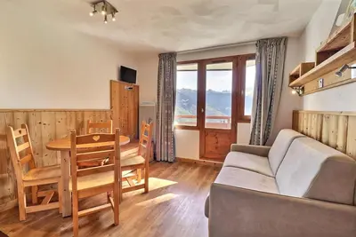 Image de 150m du centre station, 6ème étage, balcon, casier à ski, 25m², La Tania