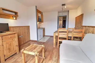 Image de 150m du centre station, 9ème étage, balcon, casier à ski, 31m², La Tania