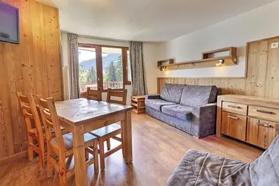 Image de 150m du centre station, 7ème étage, balcon, casier à ski, 31m², La Tania