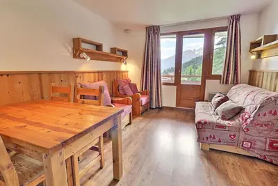 Image de 150m du centre station, 8ème étage, balcon, casier à ski, 31m², La Tania