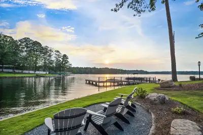 Pet Friendly and Gorgeous Top Side Cottage at Cottage Cove at Lake Oconee!