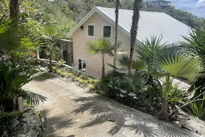 Image de Just Peachy Private Pool Villa, Ford Bronco, Solar+Battery backup, near Cruz Bay