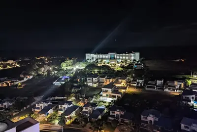 Image de Luxury 3 Bed 3 Bath Penthouse Suite-With Golf Cart