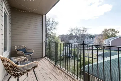 Image de Cashville - Stunning Condo, Near everything - Private Balcony & free parking