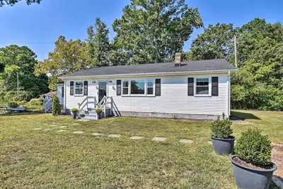 Image de Waterfront Deltaville Cottage w\/ Fire Pit!