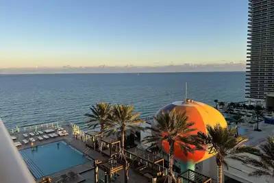 Image de Modern Beachfront Condo with Stunning Ocean View