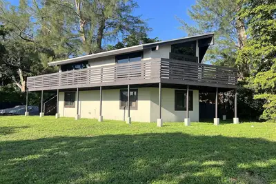 Image de Cheerful 2 Story 3 Bedroom 3 Bath water view home
