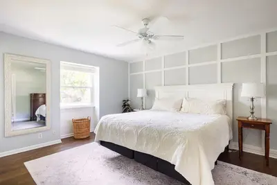 Image de Cheerful 4-bedroom home in North Central Indy