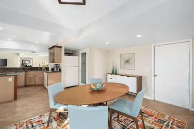Image de Vintage 1959 mid century modern, close to tennis and festivals