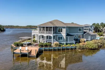 Image de Summer Baycation | Waterfront | Private Pool, Hot Tub