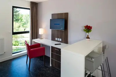 Image de Séjour Moderne 100m du Centre|Wi-Fi+Parking Inclus