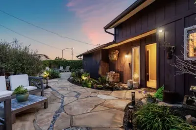 Image de Private Suite + 2 bedrooms Aug 16-26 now available. Steps to the sand, Hot Tub,