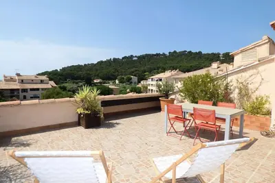Image de 2 chambres, grande terrasse de 25 m2 à 350m de la Plage, Wifi