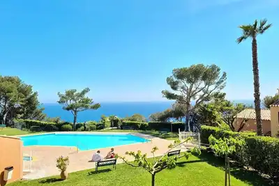 Image de Résidence avec piscine, vue mer, tennis, boulodrome, accès à la plage.