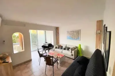 Image de Bel appartement avec jardin à seulement 50 m de la plage et de Sanary. Climatisation