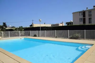 Image de Résidence avec piscine et place de parking privé!