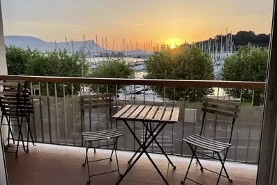 Image de Appartement les pieds dans l'eau, port de Saint Mandrier