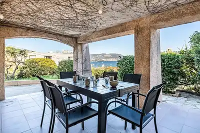 Image de Appartement refait Ă neuf, climatisation et terrasse vue mer