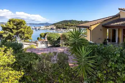 Image de Vue mer, à 400 m de la plage et du port, clim, Wifi