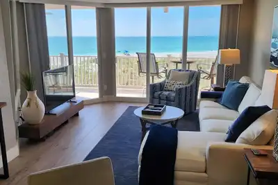 Image de Anna Maria Island Club #15. Beach front with pool view. Completely renovated!