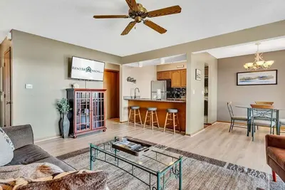 Image de Ready for You! Newly Updated Condo! Lake View! Spacious!