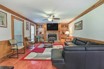 Image de Pet-Friendly House w\/ Deck in Lawrenceville